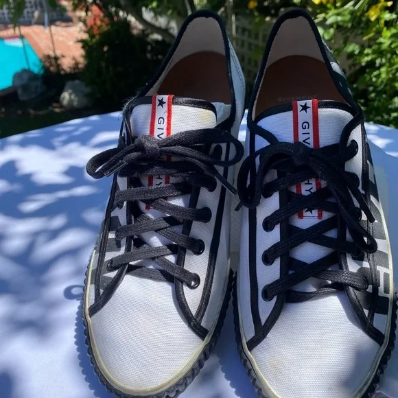 Authentic Givenchy Black & White Canvas Logo Sneakers Size 39 (US 9)